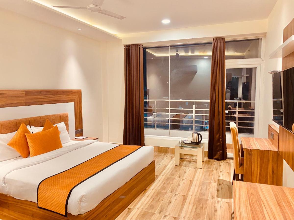 Hotel White And Restaurant 300 Mtr From Golden Temple Amritsar Buitenkant foto