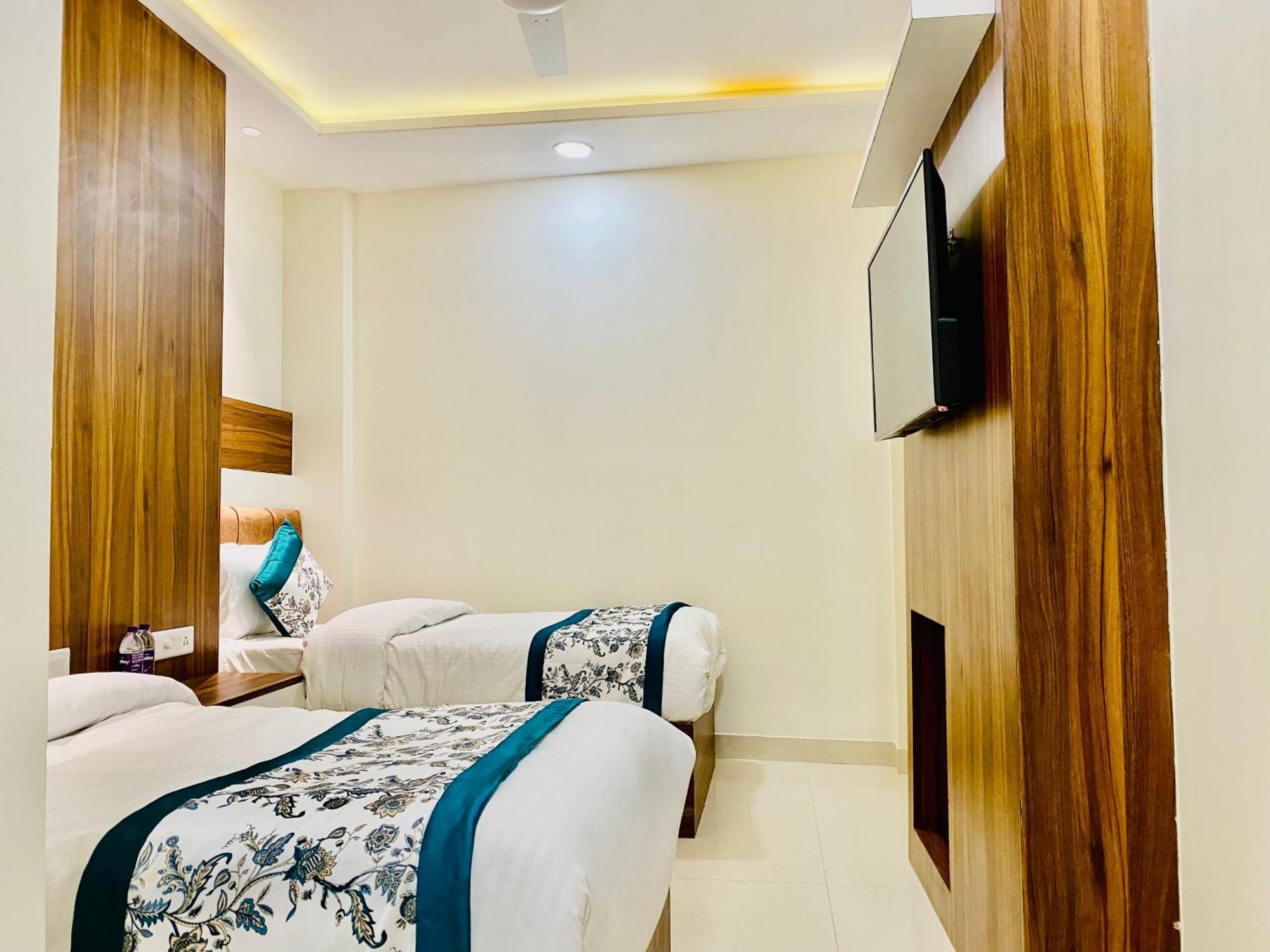 Hotel White And Restaurant 300 Mtr From Golden Temple Amritsar Buitenkant foto