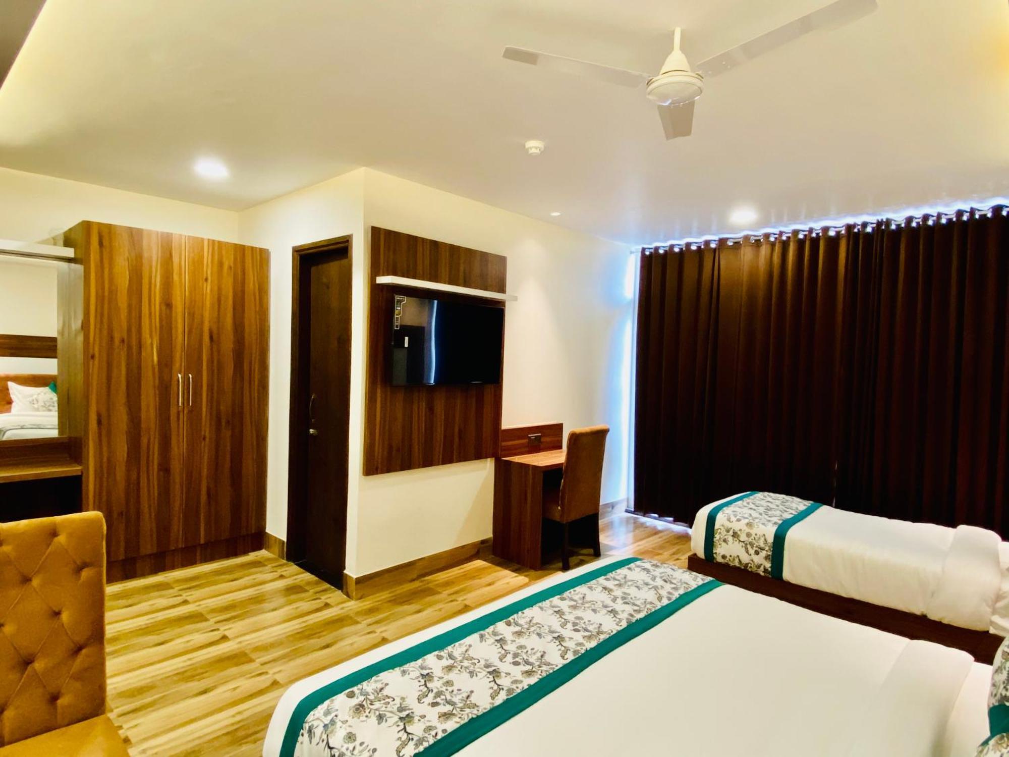 Hotel White And Restaurant 300 Mtr From Golden Temple Amritsar Buitenkant foto