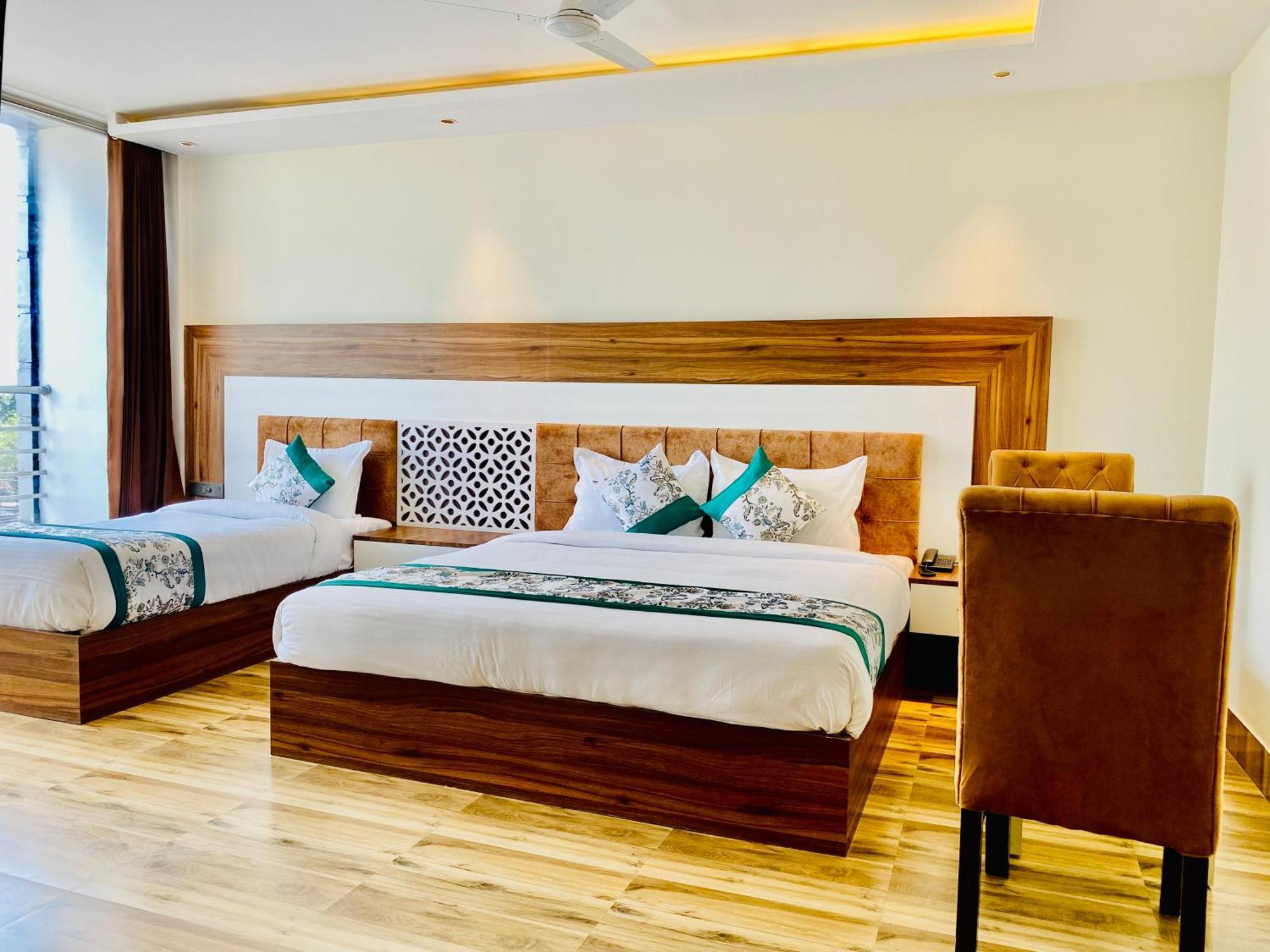 Hotel White And Restaurant 300 Mtr From Golden Temple Amritsar Buitenkant foto