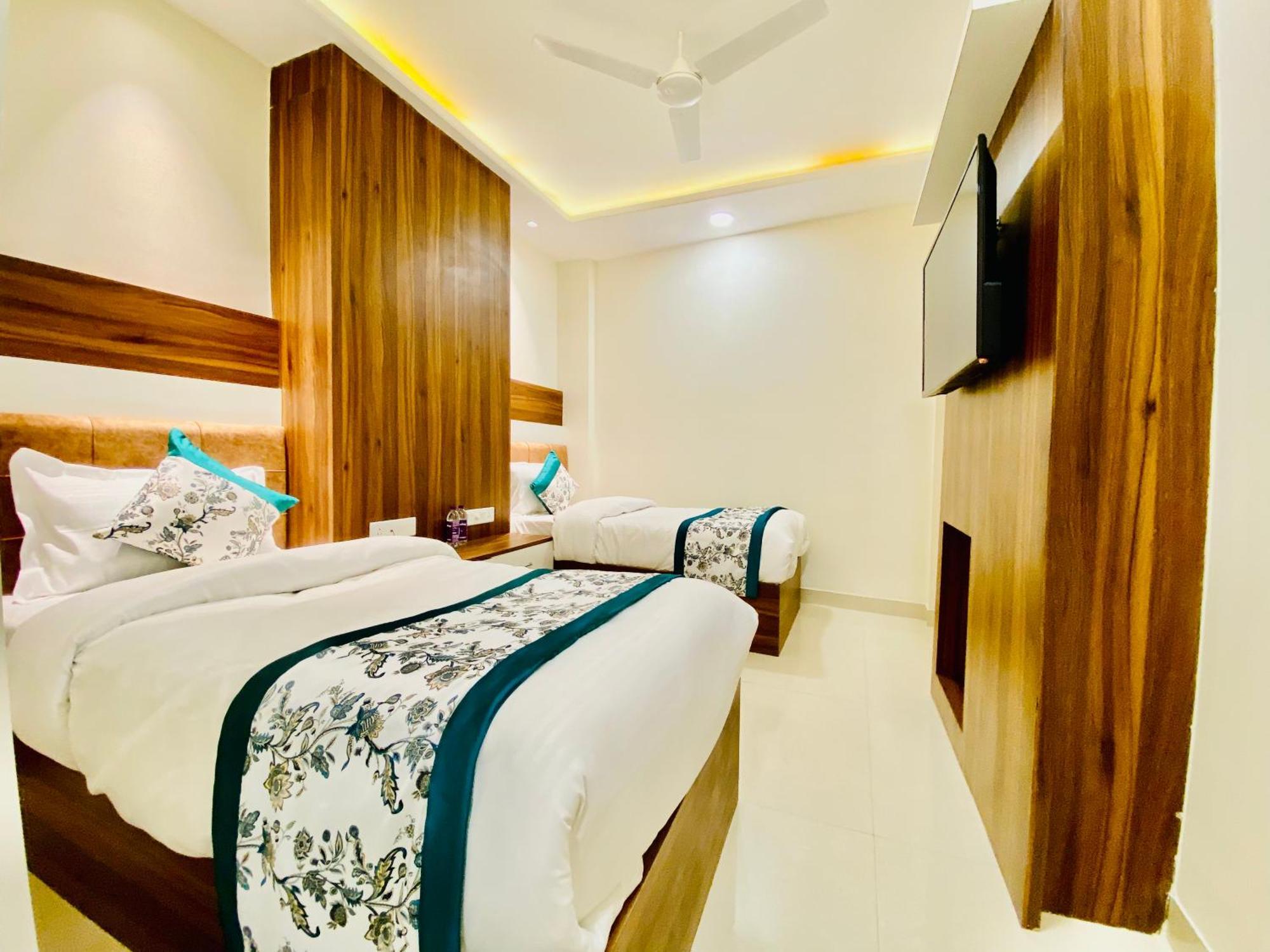 Hotel White And Restaurant 300 Mtr From Golden Temple Amritsar Buitenkant foto